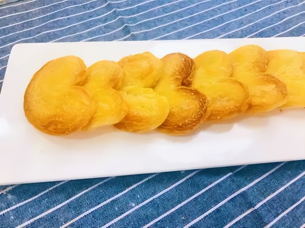 年轻人最爱的网红店爆款，酥到掉渣的“蝴蝶酥”